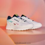 أبيض ftwr / أرجواني مقدم / أسود أساسي ناو سيراتي حذاء نسائي جلدي كلاسيكي sp Reebok 0NZ0F244 - Image 2