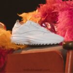 أبيض ftwr / lgh صلب رمادي / أرجواني شفاف أحذية نسائية جلدية كلاسيكية sp إضافية Reebok 0NZ0F114 - Image 4