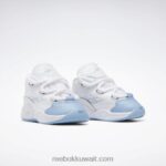أطفال أبيض ftwr / أزرق سائل / أصفر سام سؤال منتصف أحذية كرة السلة - طفل صغير Reebok 0NZ0F1380 - Image 3