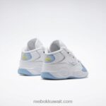 أطفال أبيض ftwr / أزرق سائل / أصفر سام سؤال منتصف أحذية كرة السلة - طفل صغير Reebok 0NZ0F1380 - Image 4