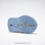 أطفال أبيض ftwr / أزرق سائل / أصفر سام سؤال منتصف أحذية كرة السلة - طفل صغير Reebok 0NZ0F1380 - Image 5