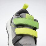 أطفال نقي رمادي 4 / رمادي نقي 7 / أصفر حامض شمسي حذاء ويبك المشبك منخفض - طفل صغير Reebok 0NZ0F1386 - Image 7