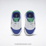 أطفال ftwr أبيض / أزرق متجه حذاء ستيب اند فلاش جلدي كلاسيكي - طفل صغير Reebok 0NZ0F1392 - Image 6