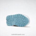 أطفال ftwr أبيض / رقمي أزرق حذاء ستيب اند فلاش جلدي كلاسيكي - طفل صغير Reebok 0NZ0F1384 - Image 5
