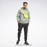 رجال الانسجام الأخضر كنزة بغطاء للرأس بشعار الماركة Reebok 0NZ0F1278 - Image 2