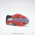 رمادي داكن / واحة أرجوانية / كور أسود حذاء الجري النسائي floatride Energy 4 Adventure Reebok 0NZ0F496 - Image 5