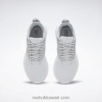 نقي رمادي 3 / رمادي بارد / أبيض ftwr حذاء فليكساجون فورس 4 نسائي للتدريب Reebok 0NZ0F287 - Image 6
